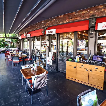 Motto Premium فندق